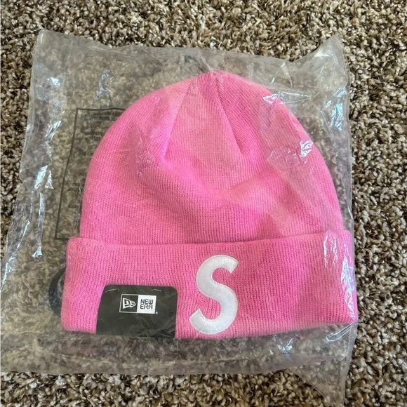 Supreme x New Era Pink Beanie still in plastic never been used! - Picture 2 of 4
